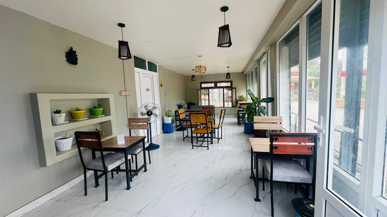 New look, same great taste! Welcome to the newly decorated Mitho Corner.