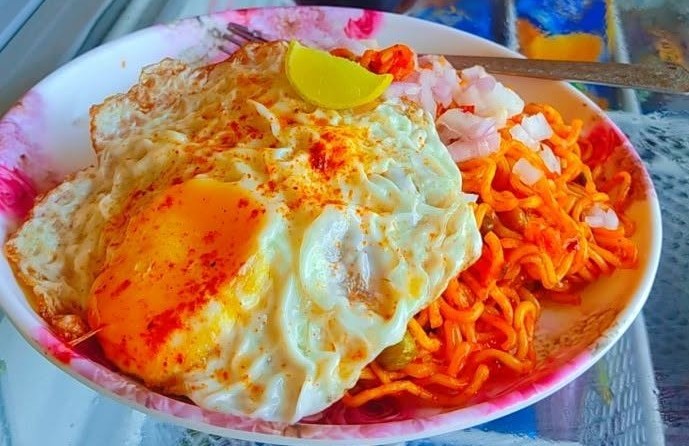 Current Noodles with Omlete